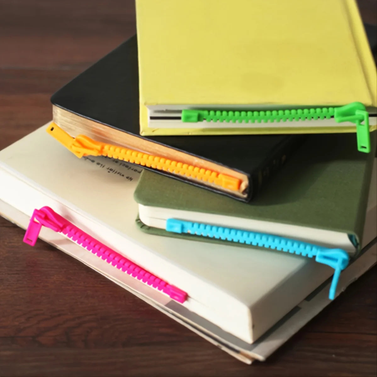Creative Zipper Bookmark - Dual-Function Organizer with Divided Pages for Easy Note-Taking and Marking - Ideal for Reading